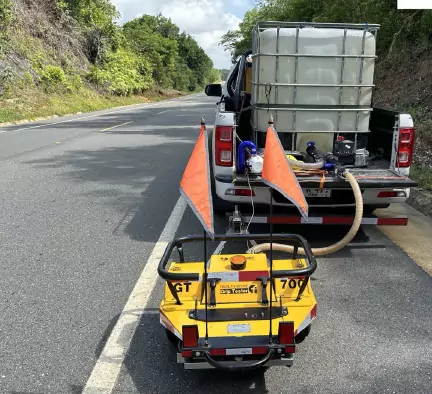 Equipo Grip tester de Strinso evaluando ahuellamiento