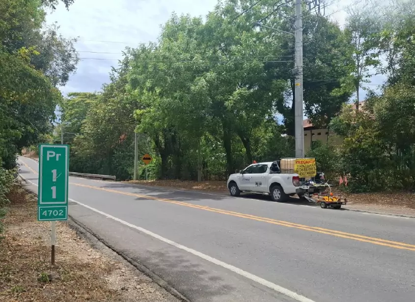 STRINSO team evaluating the Chía-Girardot road corridor - Pedelta