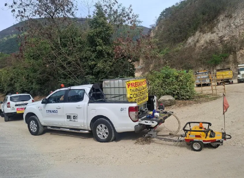 Equipe da Strinso realizando a avaliação de pavimentos no corredor viário La Mesa
