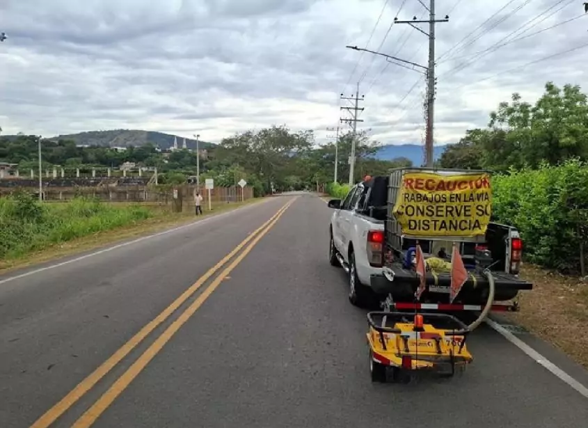 STRINSO team evaluating the Chía-Girardot road corridor - Pedelta